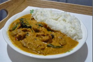 [試吃]有食候：泰式咖哩風味調理包（紅咖哩豬、黃咖哩牛、綠咖哩雞）