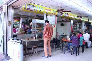 【台東吃喝拉撒】關山臭豆腐、池上伯朗大道、大池豆包豆花 @ 山姆拉絲・旅行趣 :: 痞客邦 PIXNET ::