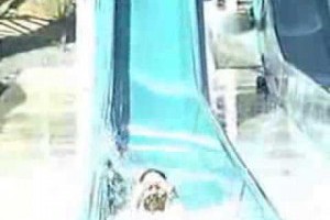 眾目睽睽下! 我的泳衣就這麼爆開了..