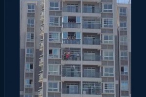 【更新】女子尋短跳12樓11樓鄰居一把抓住 | 即時新聞 | 20140714 | 蘋果日報