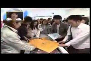 把 LACOSTE 商標變成真鱷魚！