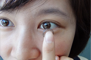 要小心！角膜放大片會掉漆？