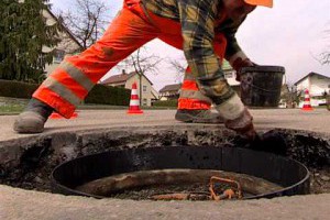 [問卦] 德國人換個人孔蓋都這麼搞剛? - Gossiping板 - Disp BBS