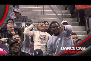 有時候觀眾席還比球賽精彩！