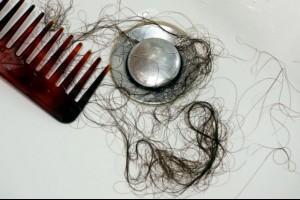 掉髮最好不要常洗頭？這5個錯誤的洗髮方式，害你拼命掉頭髮(皮膚科) - 非讀BOOK - 美容 - 良醫健康網 - 商業周刊（百大良醫）