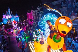 Let's Party！香港迪士尼夜光派對全面啟動光影魔幻超展開-時事-欣旅遊