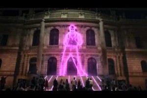 [新奇創意] 法國礦泉水脫衣男廣告 讓現場女性臉紅嬌喘又害羞