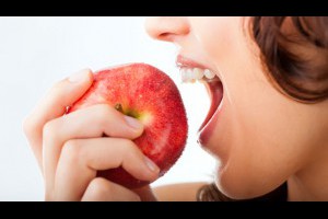 「一天一蘋果」能護膝蓋？快吃這8種顧關節的天然好食物 - 運動筆記 - 養生 - 良醫健康網 - 商業周刊（百大良醫）
