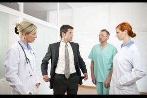 「有沒搞錯！得癌症已經夠慘了，還要付這麼多錢？」翻開單據一看，結果竟要.....(一般外科) - 志志的醫界奇觀 - 新知 - 良醫健康網 - 商業周刊（百大良醫）