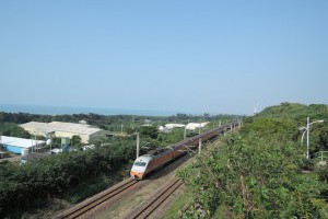 鐵道小站漫遊--日光。風車。海洋。子母隧道。崎頂車站