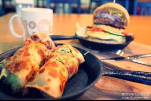 【LOCOFOOD．樂口福】中山區。食尚玩家推薦的早餐店☞人氣鐵鍋酥皮蛋餅v.s牛肉大漢堡