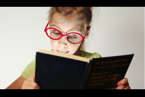 「近視兒看書戴眼鏡，會增加度數嗎？」多數人都答錯了....(眼科,近視) - 健康特搜簿 - 新知 - 良醫健康網 - 商業周刊（百大良醫）