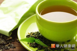 咽喉痛別用力清喉　喝綠茶加冰糖 | 20140206 | 華人健康網