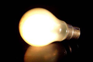生活技.net: 廢 NOTEBOOK 電池可為 LED 燈供電1年