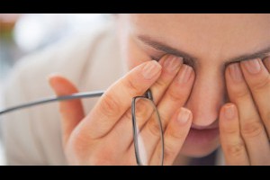 每天看電腦，視力越來越模糊？眼科醫師：不是近視加深，而是….. - 健康特搜簿 - 新知 - 良醫健康網 - 商業周刊（百大良醫）