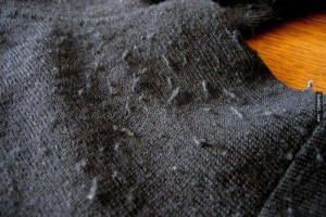 衣服上的毛球太煩人？教你簡單一招就能輕輕鬆鬆解決