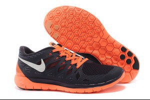 nike free系列5.0 輕便透氣男生赤足跑鞋 黑橘色