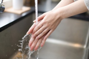 煮飯時也可以擦！「即使吃下去也沒關係」的5個護手霜代替品