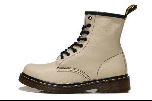 dr. martens 馬丁大夫八孔潮流工裝靴時尚帥氣女鞋 米白色(TW)-Dr. Martens 馬丁靴-nike官方網目錄2015_nike官方網_adidas官方目錄_愛迪達外套_adidas外套_nike鞋【九龍運動商城特賣會】