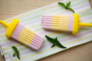 讓小孩興奮尖叫的夏日冰品！天然零色素芒果草莓彩虹冰棒