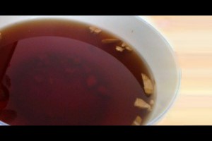 不要小看這一碗黑黑的茶，它可以讓你減緩頭痛、去腳臭，連腰酸背痛都有效!!!不收藏真的太可惜了!!