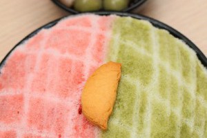 松山美食‧觀光客最愛！寶島菠蘿團之洛神花茶焦糖煉乳料多紮實的創意冰品