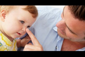 張璽／兒科爸爸5招化解小兒鼻塞 | 張璽 | 名人在線 | 元氣網